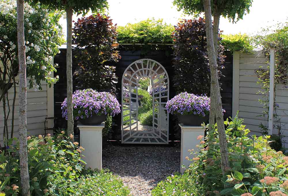 How To Use Mirrors In Your Garden PergolaKitsUSA
